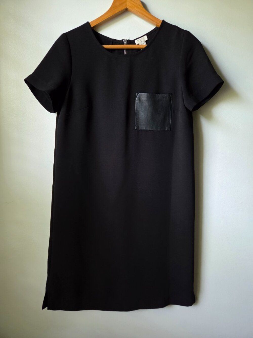 EUC LIKE NEW J CREW BLACK MINIMALIST T SHIRT DRESS WITH FAUX LEATHER POCKET XXS